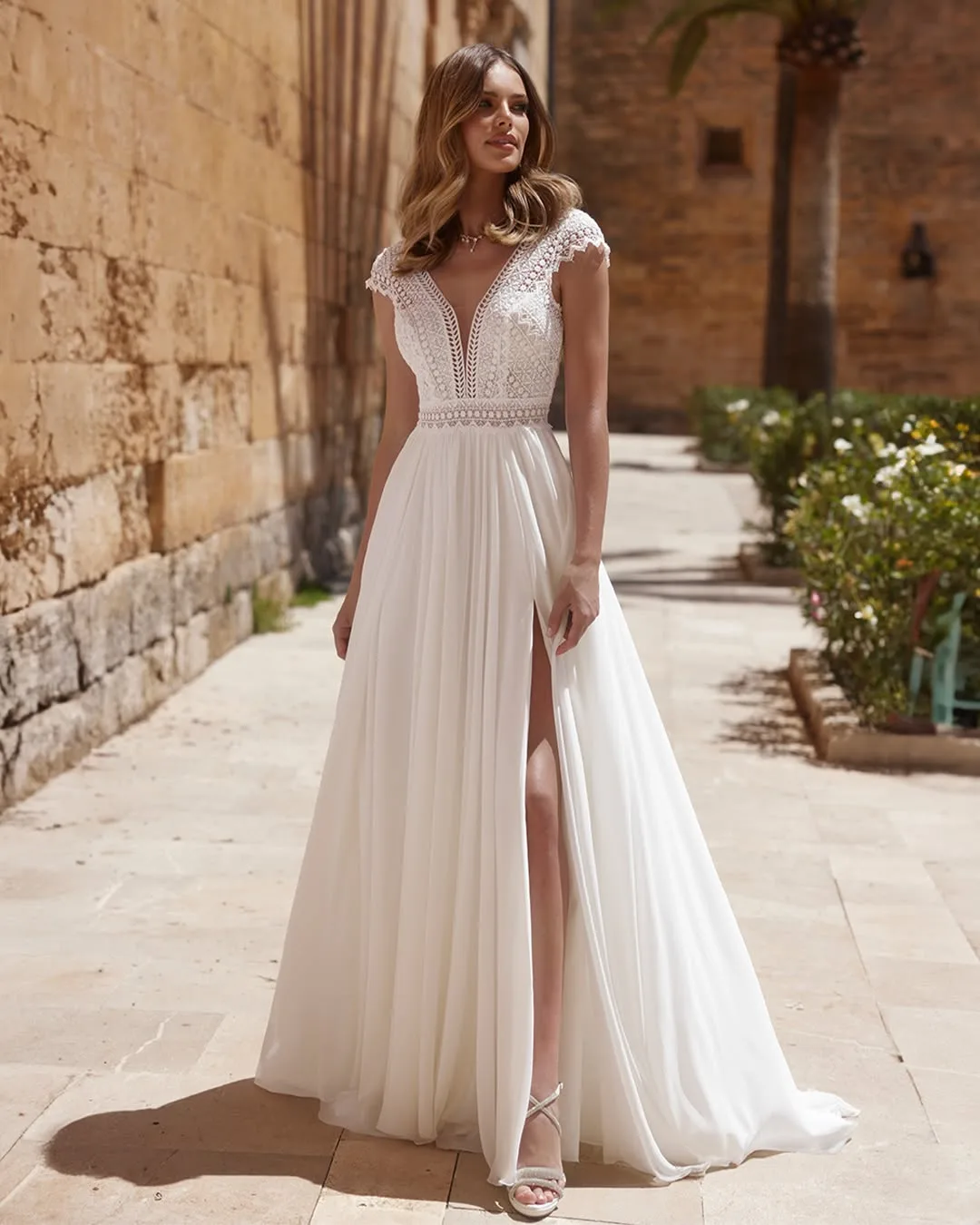 Lace-Accented Autumn Wedding Dresses for Effortless Romance