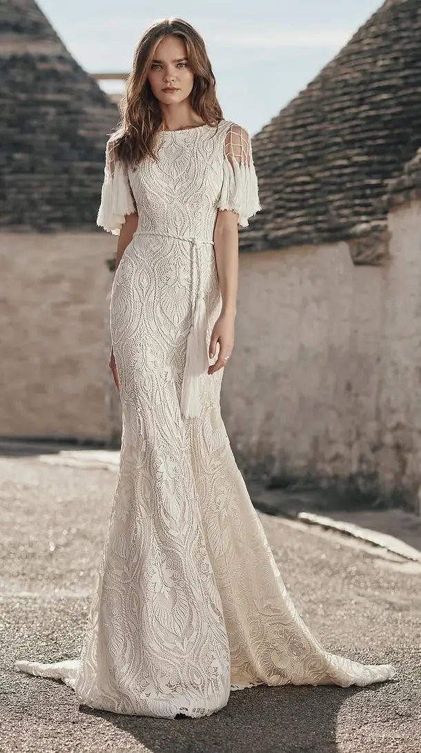 Ethereal Boho Elegance A Dreamy Lace Wedding Gown for the Free-Spirited Bride