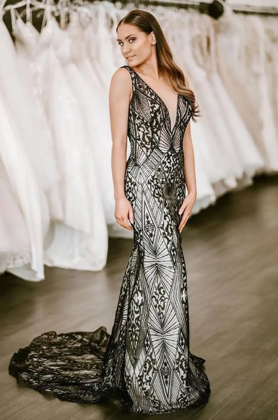 A Bold Contrast in Bridal Statements