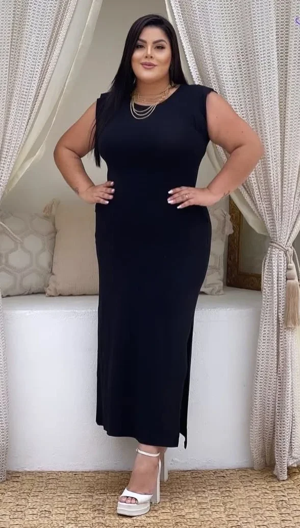 A Casual Black Maxi Plus Size Evening Look