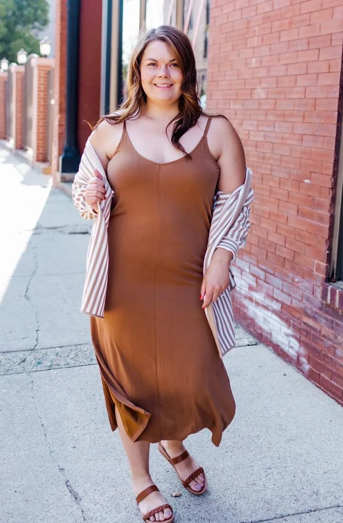 A Casual Rust-Hued Plus Size Summer Ensemble