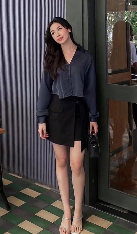 A Dark-Hued Blind Date Outfit for Urban Elegance