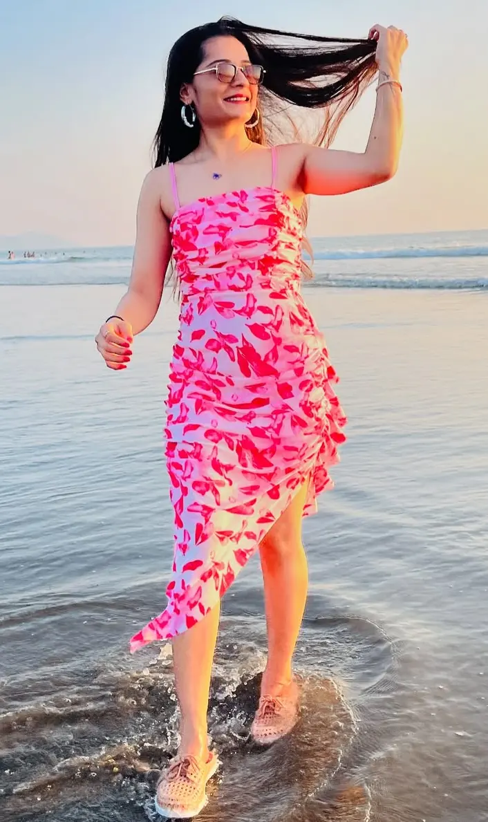 Beach Party Dresses That Bloom by the Shore