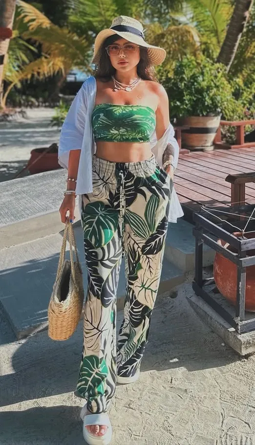 Beach Party Sets That Embrace Island Vibes