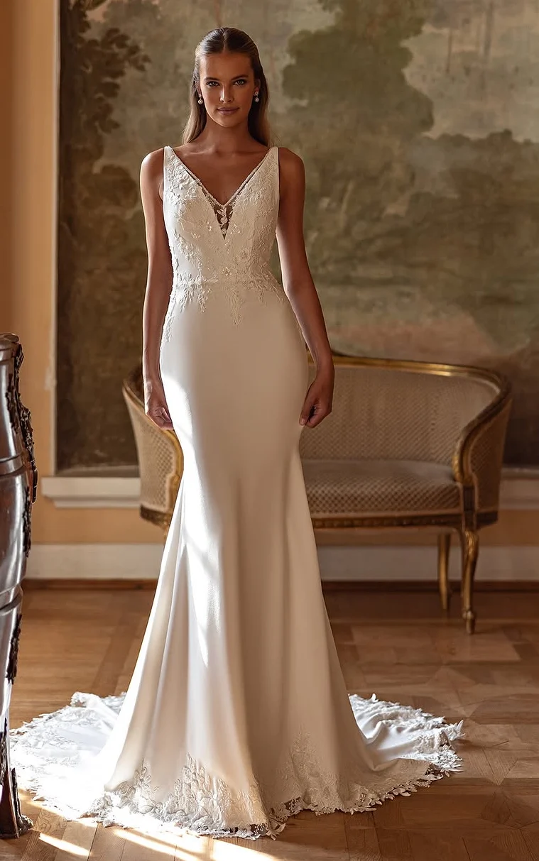 Classic Cream V-Neck Wedding Dress