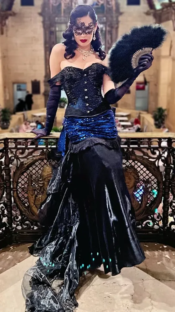 Dark Elegance in Masquerade Party Dress Ideas