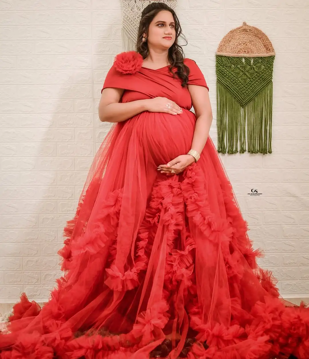 Maternity Party Gowns for Statement Celebrations