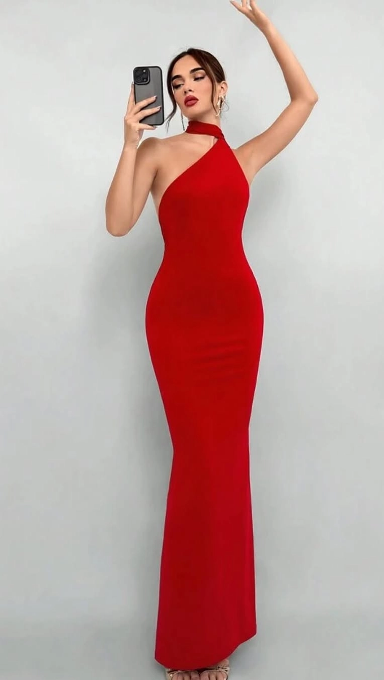Red Casual Outfits for Women in Modern Glam
