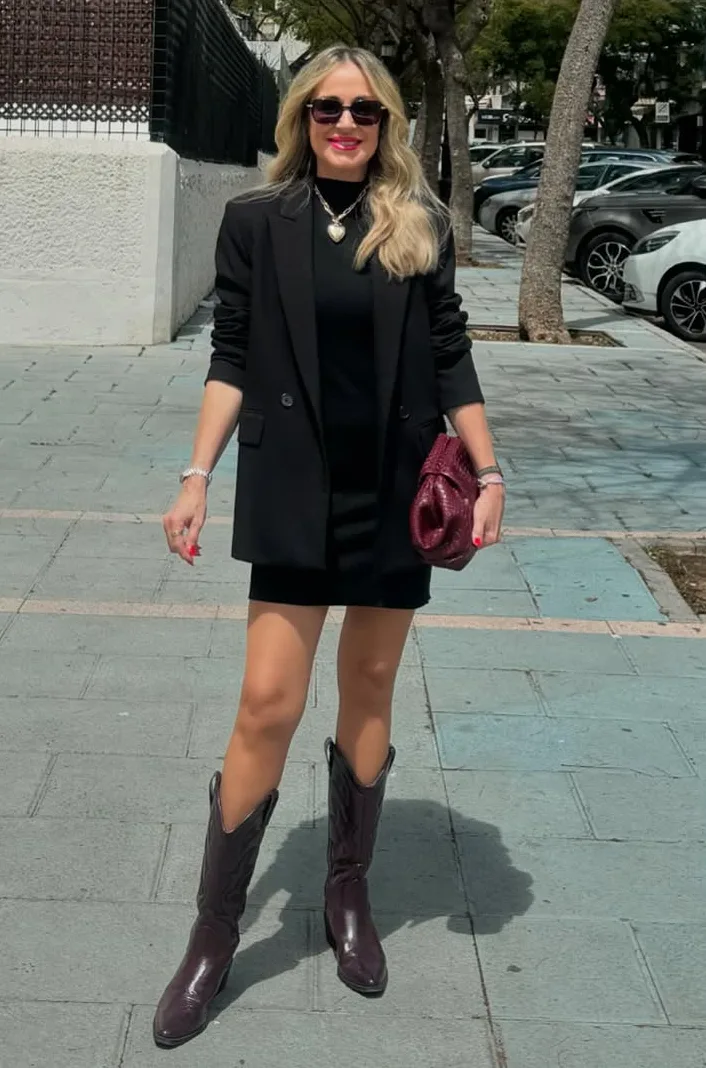 Black Casual Outfits for Women in Urban Style