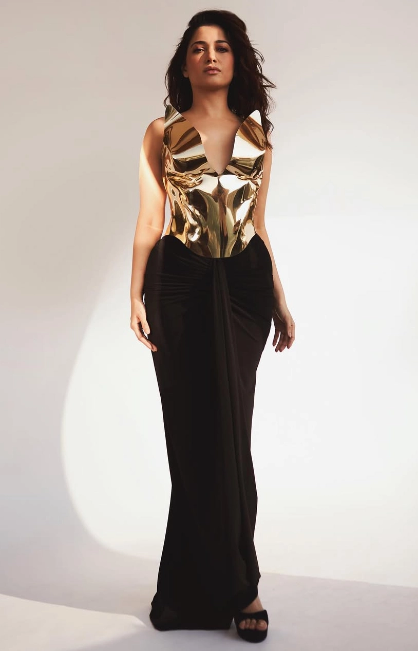Metallic Glamour Classy Bar Outfit for Nights