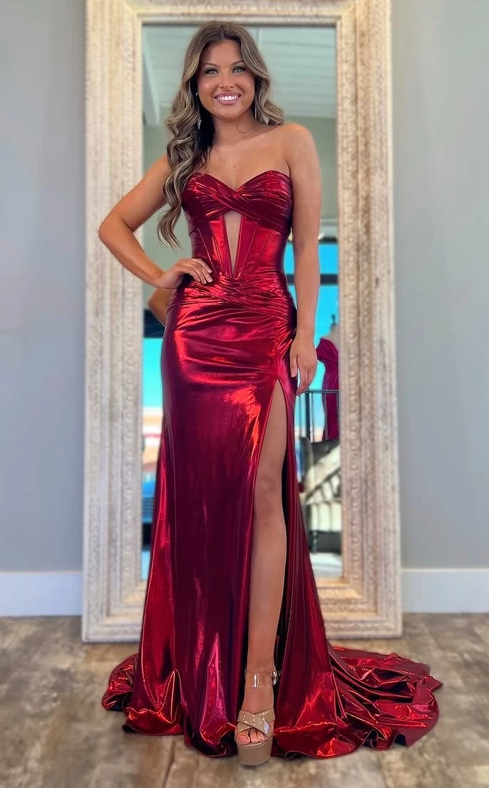 A Striking Prom Outfit
