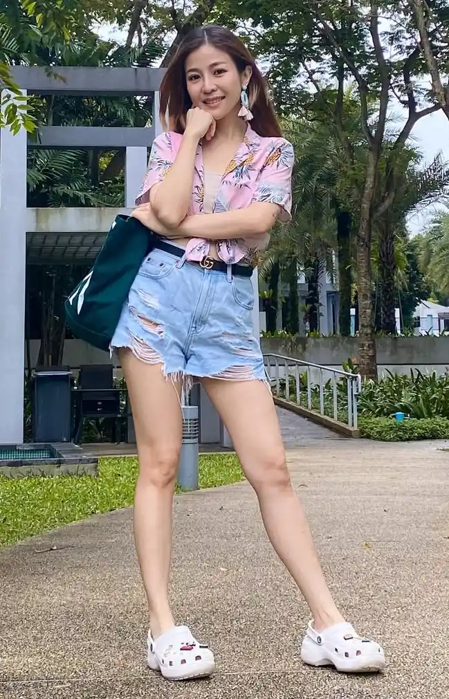 Casual Chic and Tropical Tones Summer Outfit