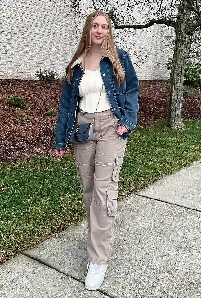 Cozy Khaki Cargo Pants Seasonal Outfit