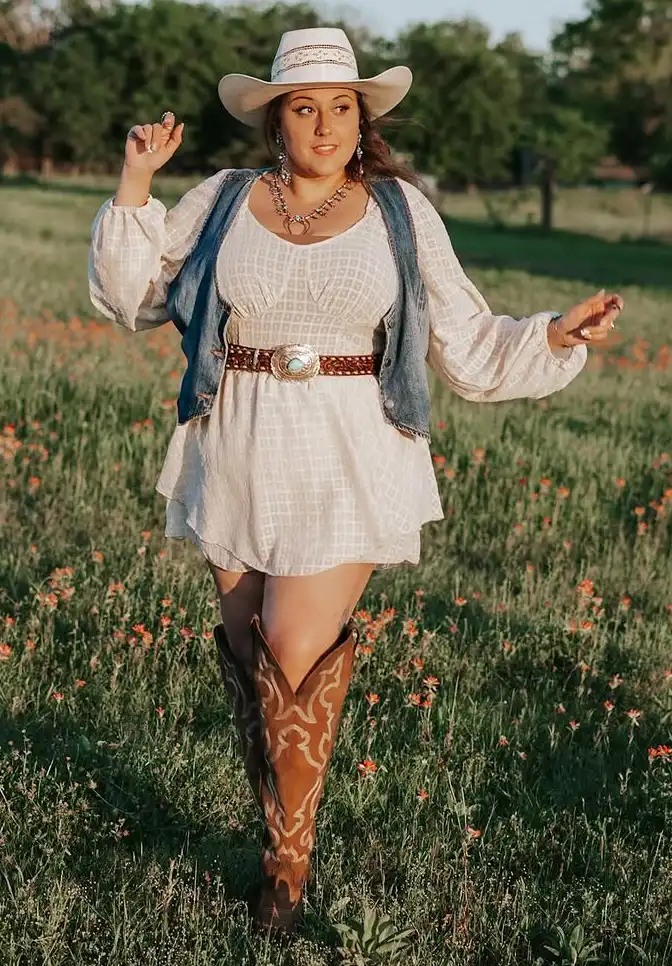 Rustic Ivory Charm Plus Size Western Seasonal Outfit