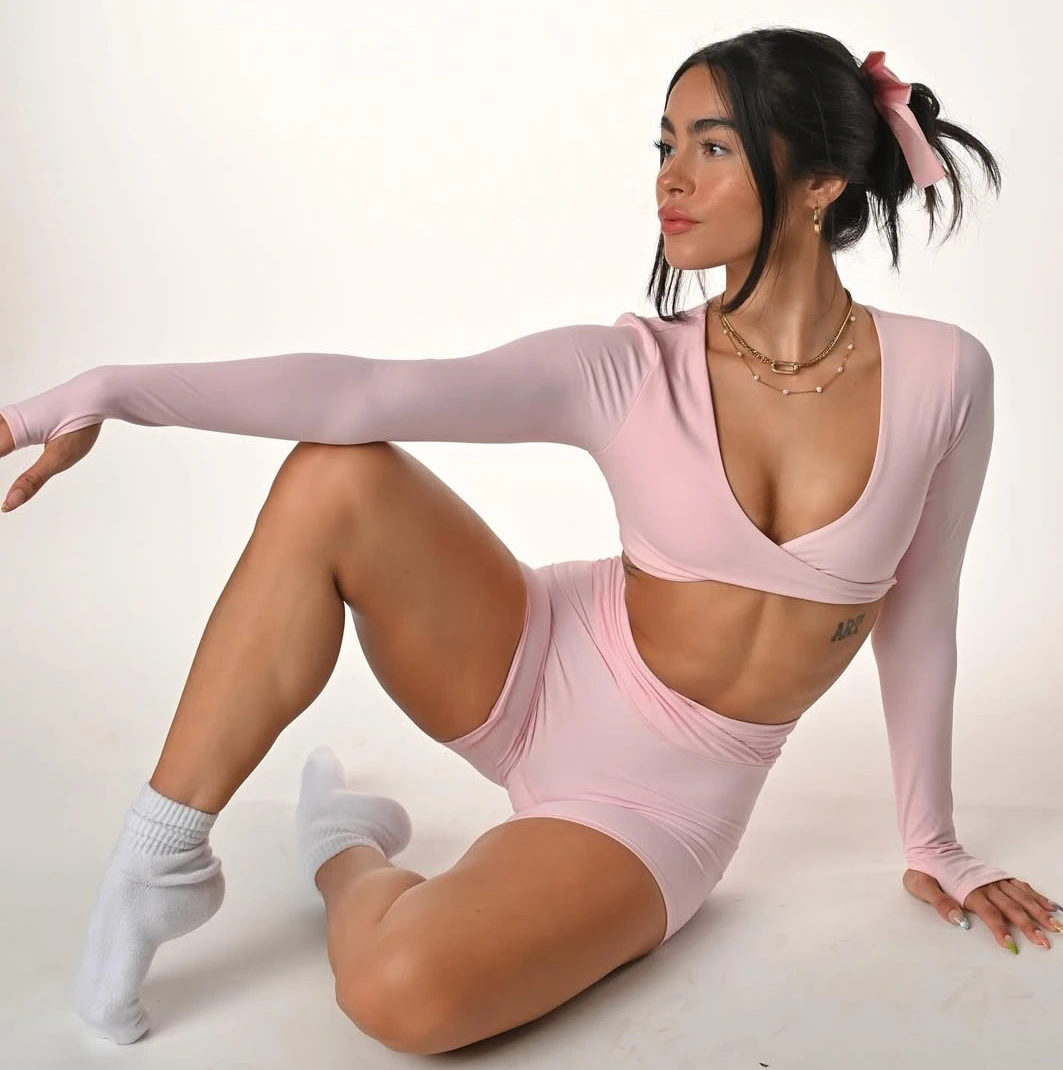 Athletic Elegance in Fitness Clothing for Short Women
