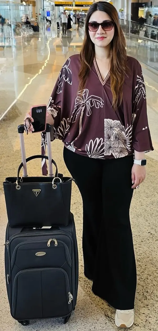 Blending Comfort with Chic for Airport Journeys