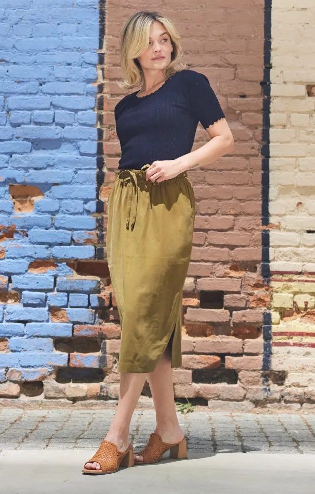 Earthy Sophistication Minimalist Fall Outfit Design