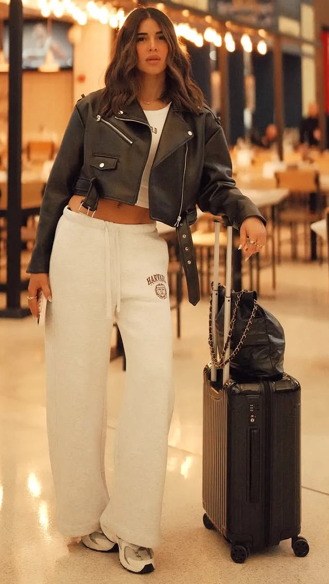 Effortless Airport Outfit with Urban Edge