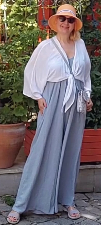 Effortless Style for Cobblestone Streets