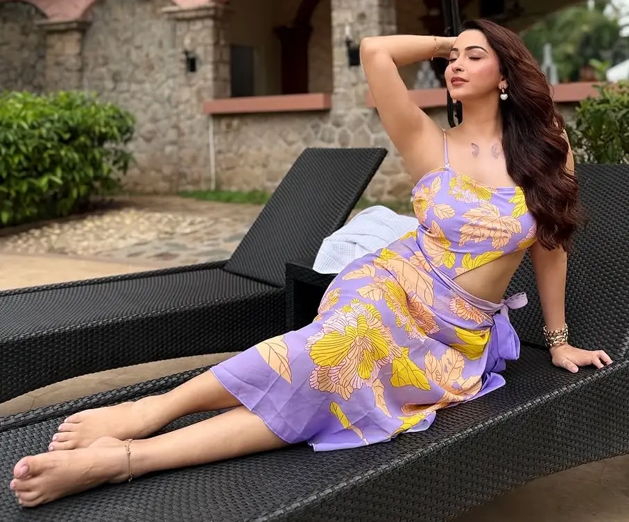Effortless Style for Resort Lounging