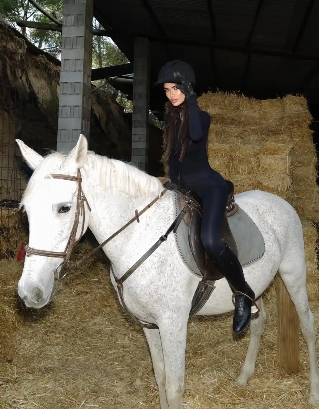 Elegant Black Equestrian Outfit Ideas