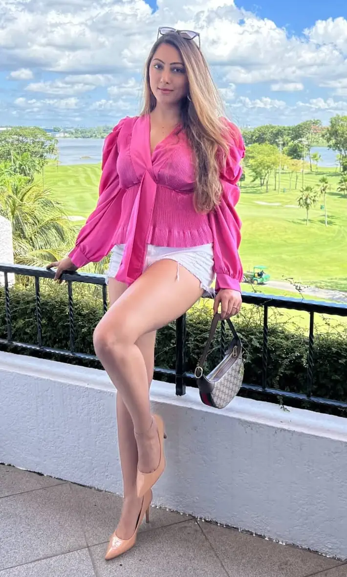 Radiant Fall Pop Seasonal Outfit Inspiration