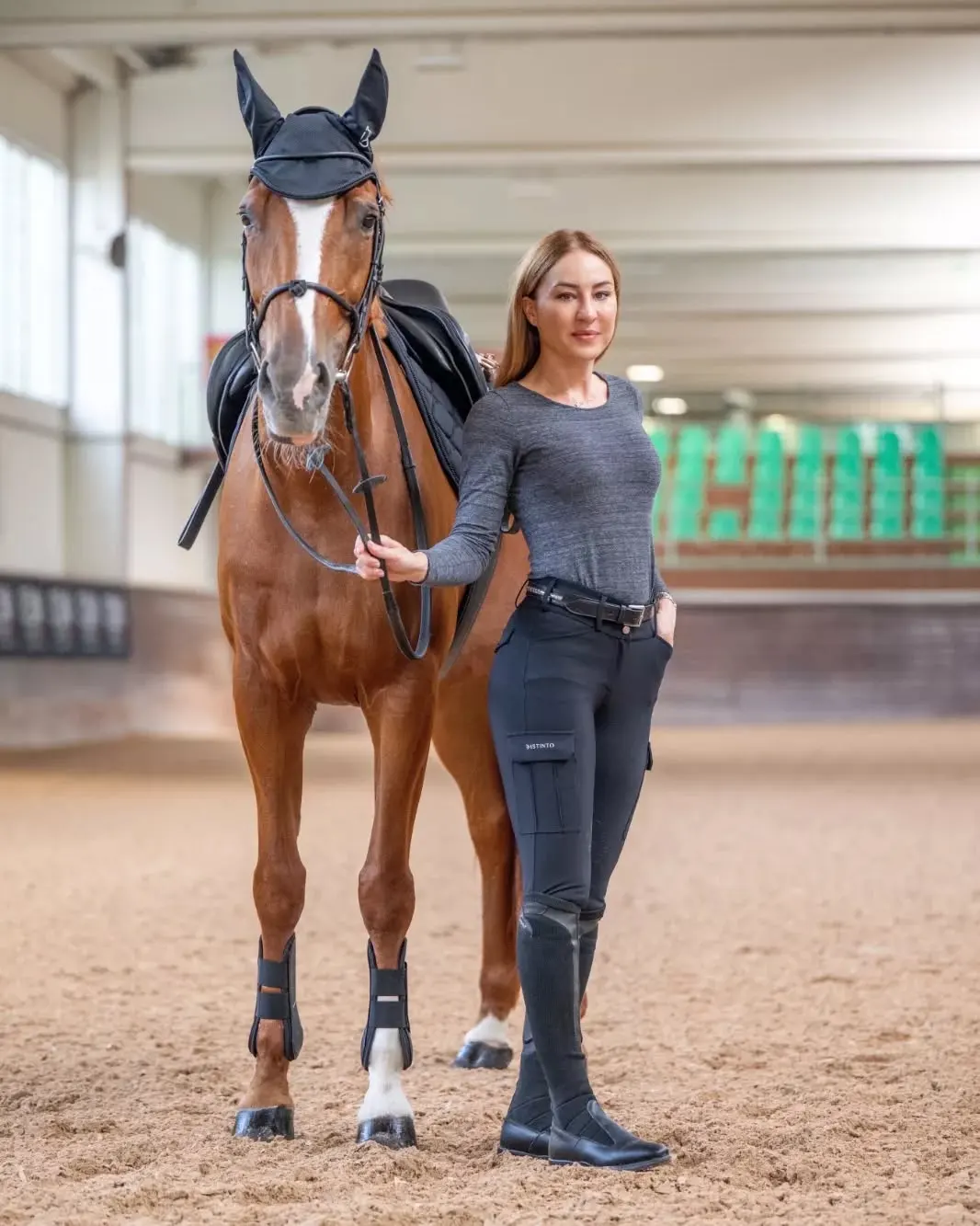 Sleek Gray Indoor Equestrian Outfit Ideas