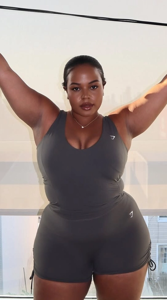 Sleek Plus-Size Gym Ensemble