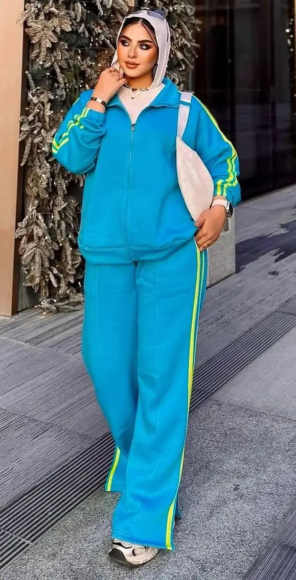 Sporty Tracksuit for Dynamic Journeys