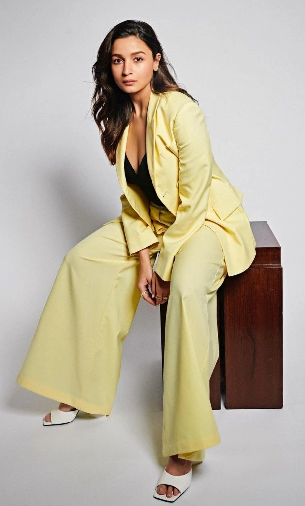 Sunny Elegance Vibrant Blazer Outfit