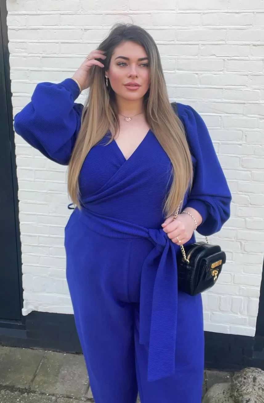 Bold Blues Winter Outfits for Curvy Women