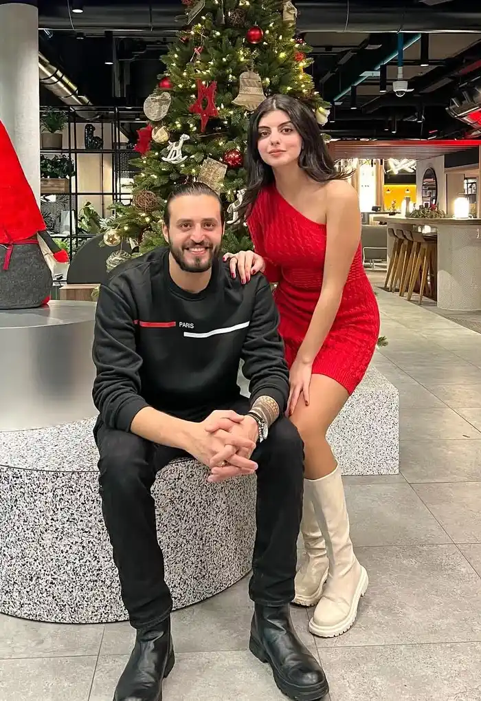 Bold Chic Seasonal Christmas Outfits