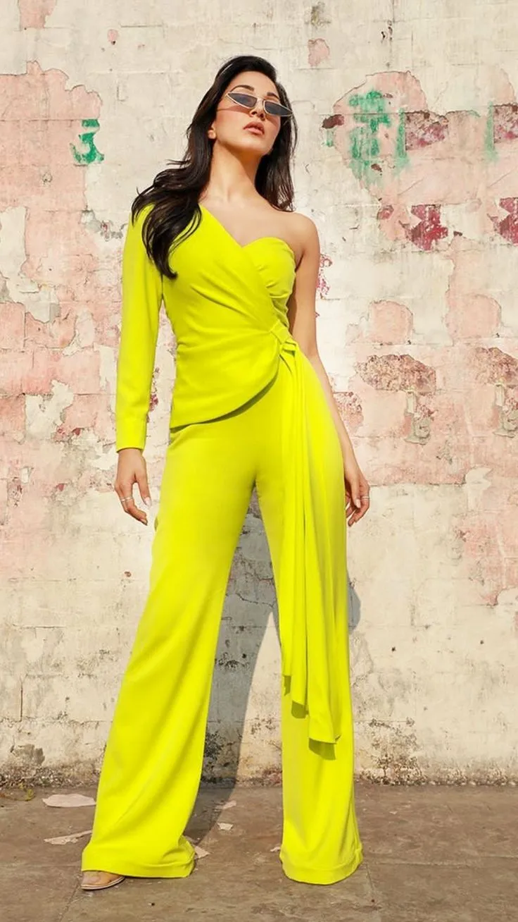 Electric Style Urban Seasonal Outfits for Women
