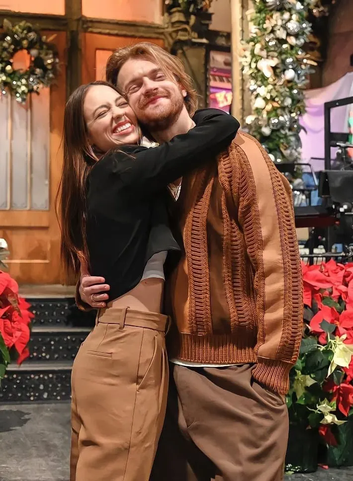 Elegant Neutral Seasonal Christmas Outfits