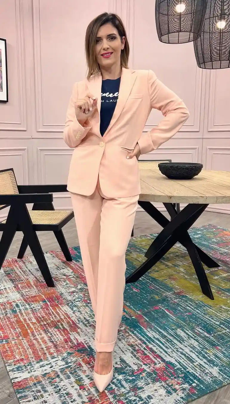 Peach Playful Modern Office Outfit
