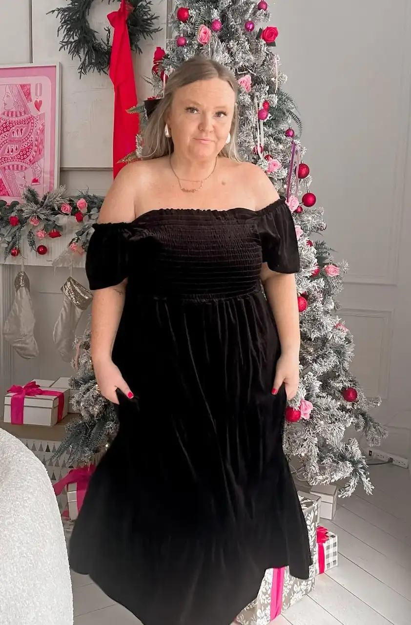 Plus Size Black Velvet Seasonal Christmas Outfit