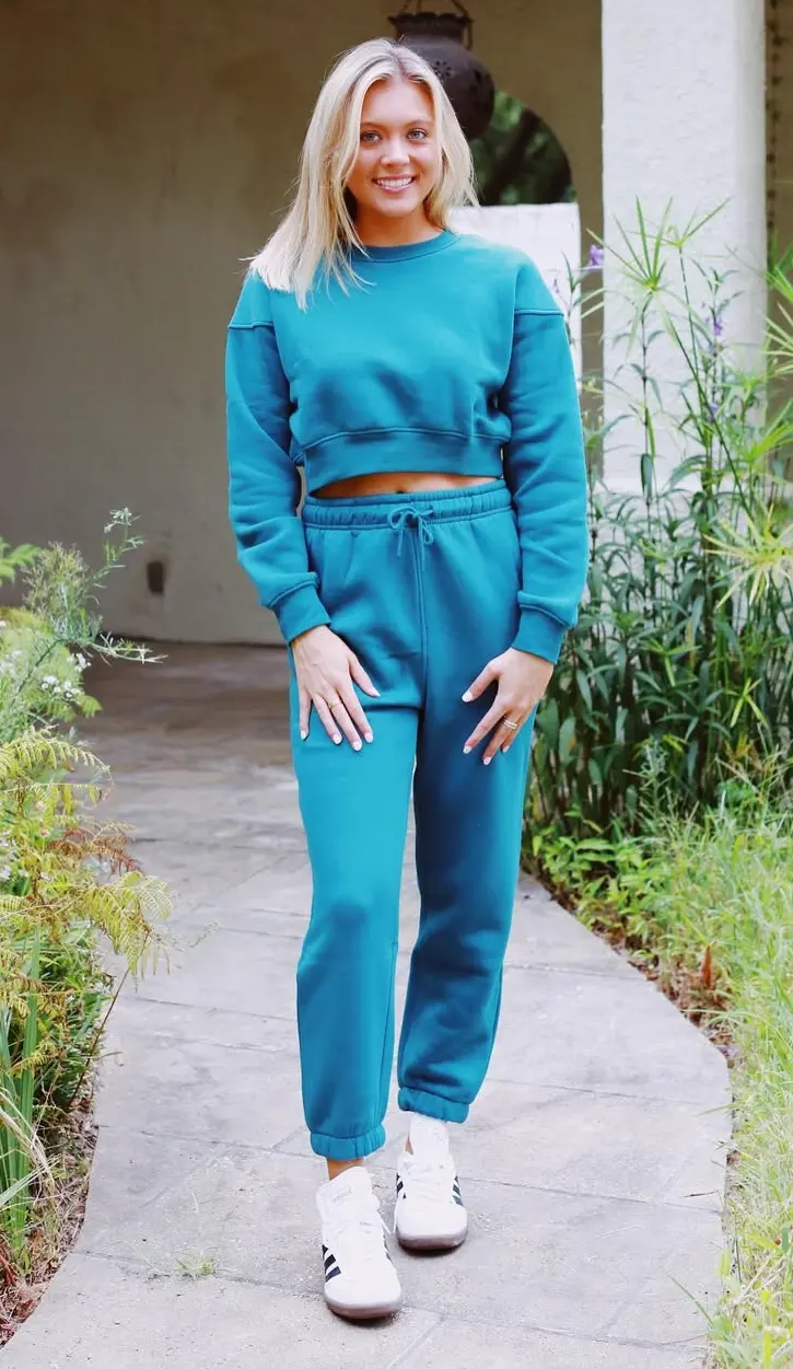 The Relaxed Elegance of a Monochromatic Sweat Suit
