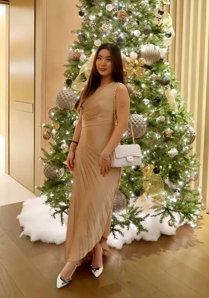 Elegant Christmas Glam A Sleek Holiday Dress